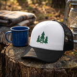 Outdoor Trucker Cap – Lagerfeuer & Tannen Edition