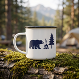WildfireInfinity Emaille Tasse – Bär am Lagerfeuer