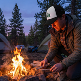 Outdoor Trucker Cap – Lagerfeuer & Tannen Edition